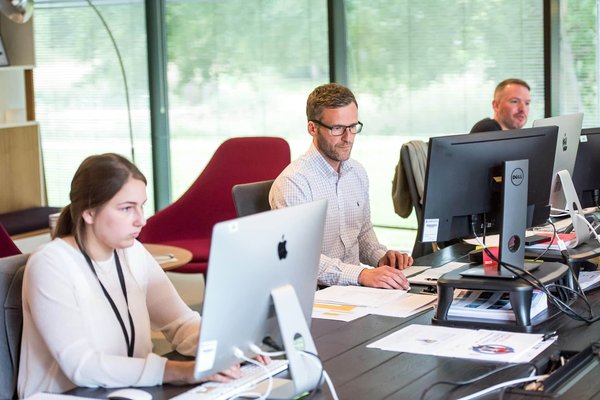 Quels systèmes de surveillance et de sécurité sont adaptés aux petites infrastructures commerciales ?